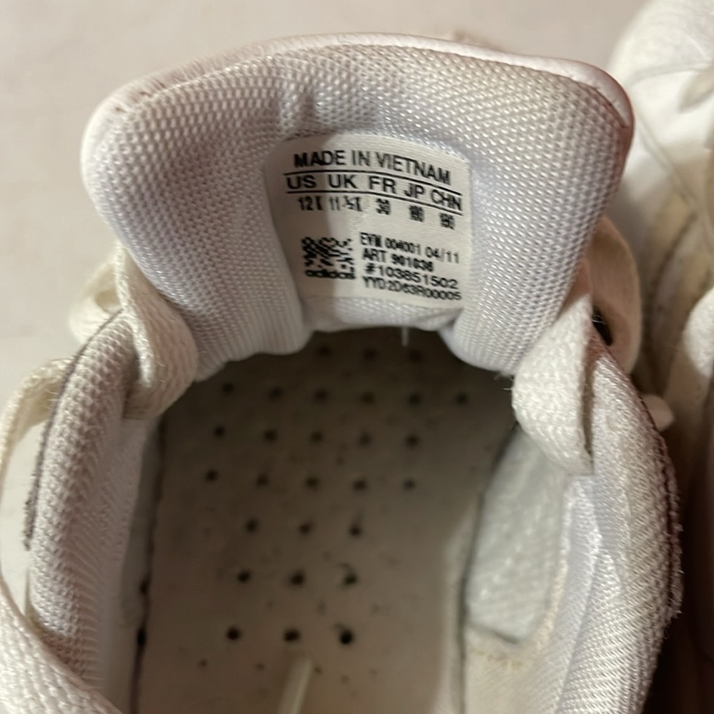 Adidas White Slippers with Classic Design - Picture 3 of 4
